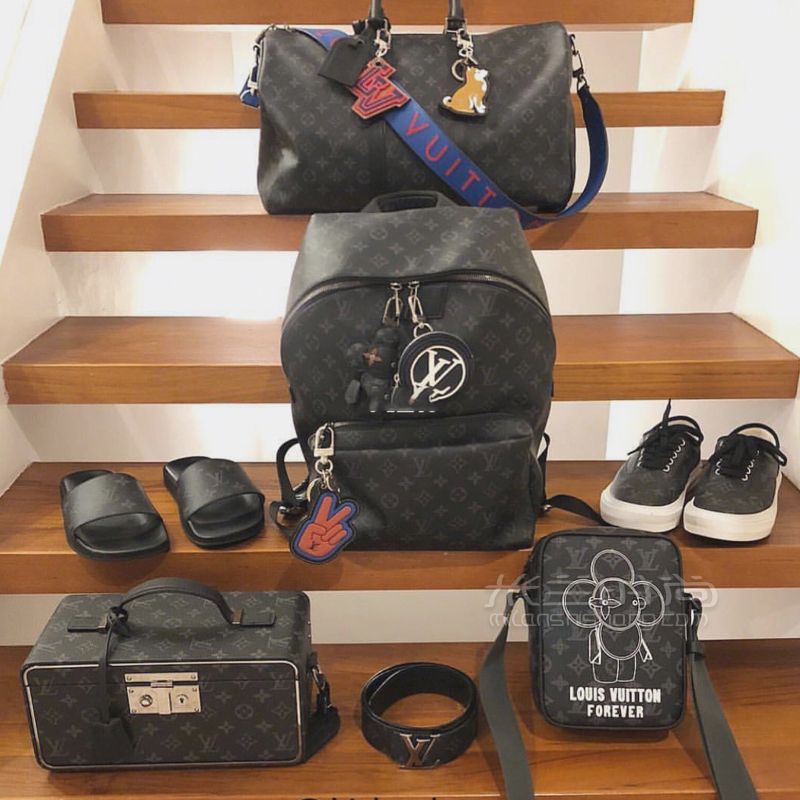 我和大家一樣剛開始的時候?qū)ι莩奁酚X得很浪費錢一個包包上萬塊其他 (3)