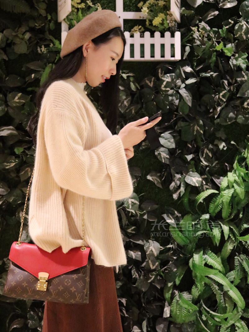 LV pallas Chain經(jīng)典款鏈條包紅色信封包圖片價(jià)格上身圖全集分享 (5)