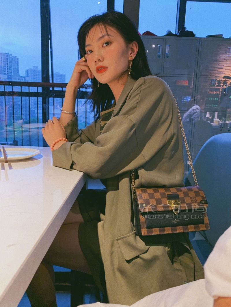 分享一下LV VAVIN鏈條包多種背法，LV包woc上身圖片看這里