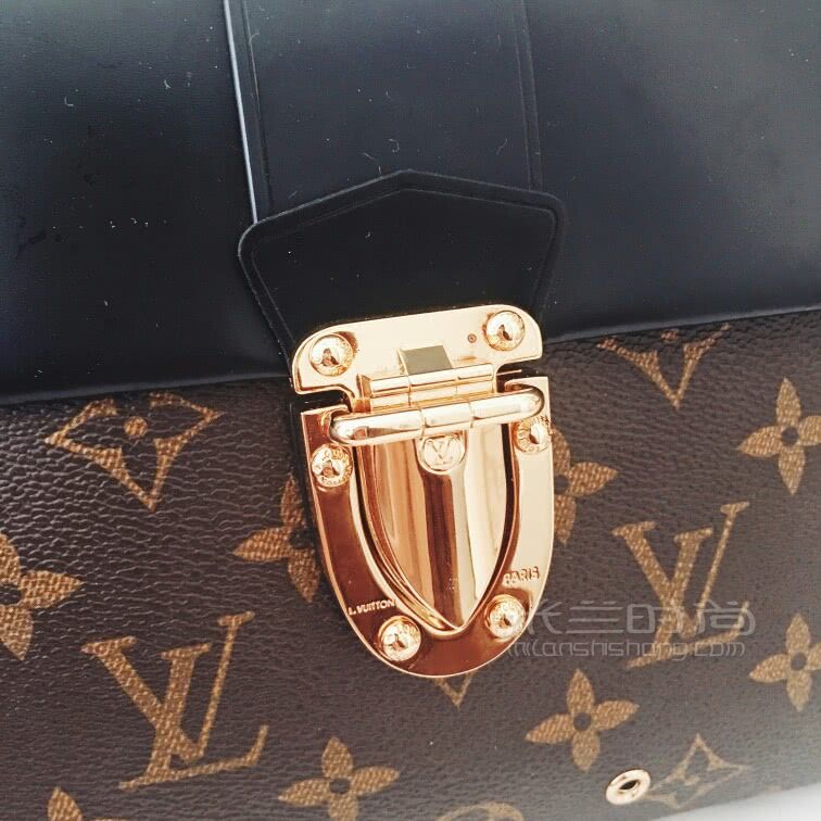 人生的第一只LV包包， 新款LV郵差one handle好看到爆 (5)