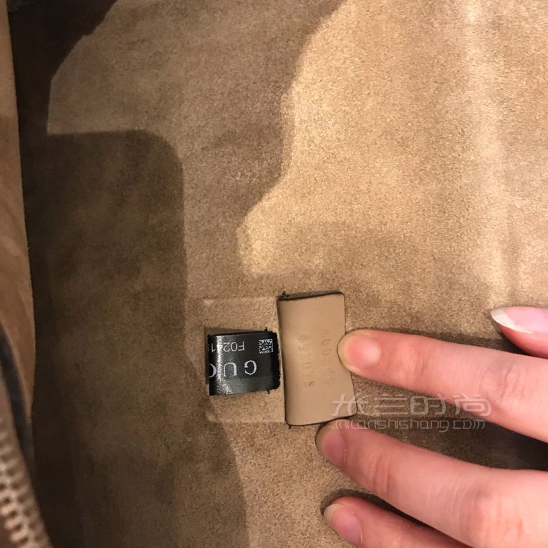 Gucci酒神的真?zhèn)伪鎰e！ 這個(gè)假包還算做的真 帶大家識(shí)別下。 (2)