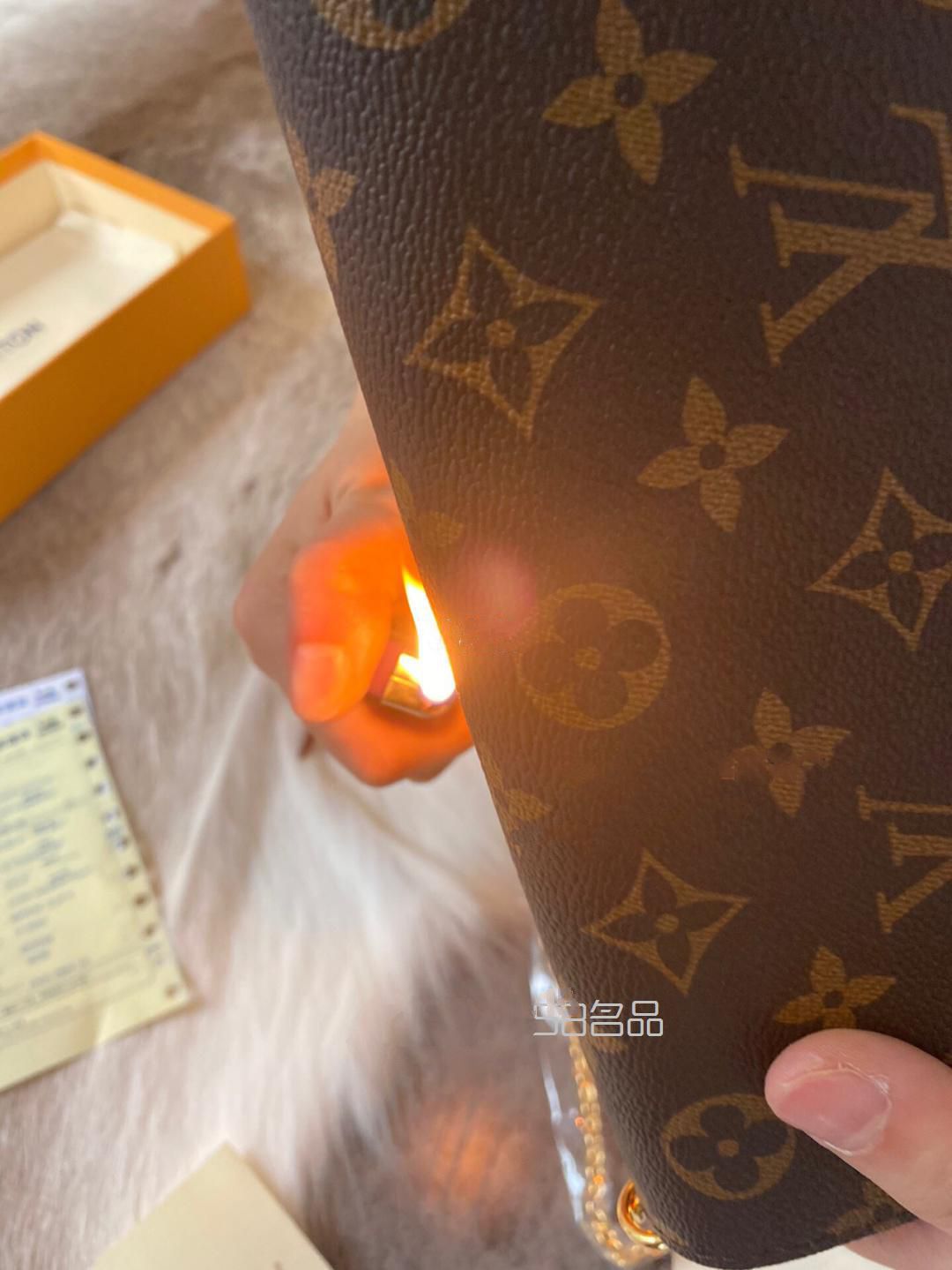 lv入門(mén)級(jí)別我選三合一信封包。,lv中款按扣錢(qián)包_5