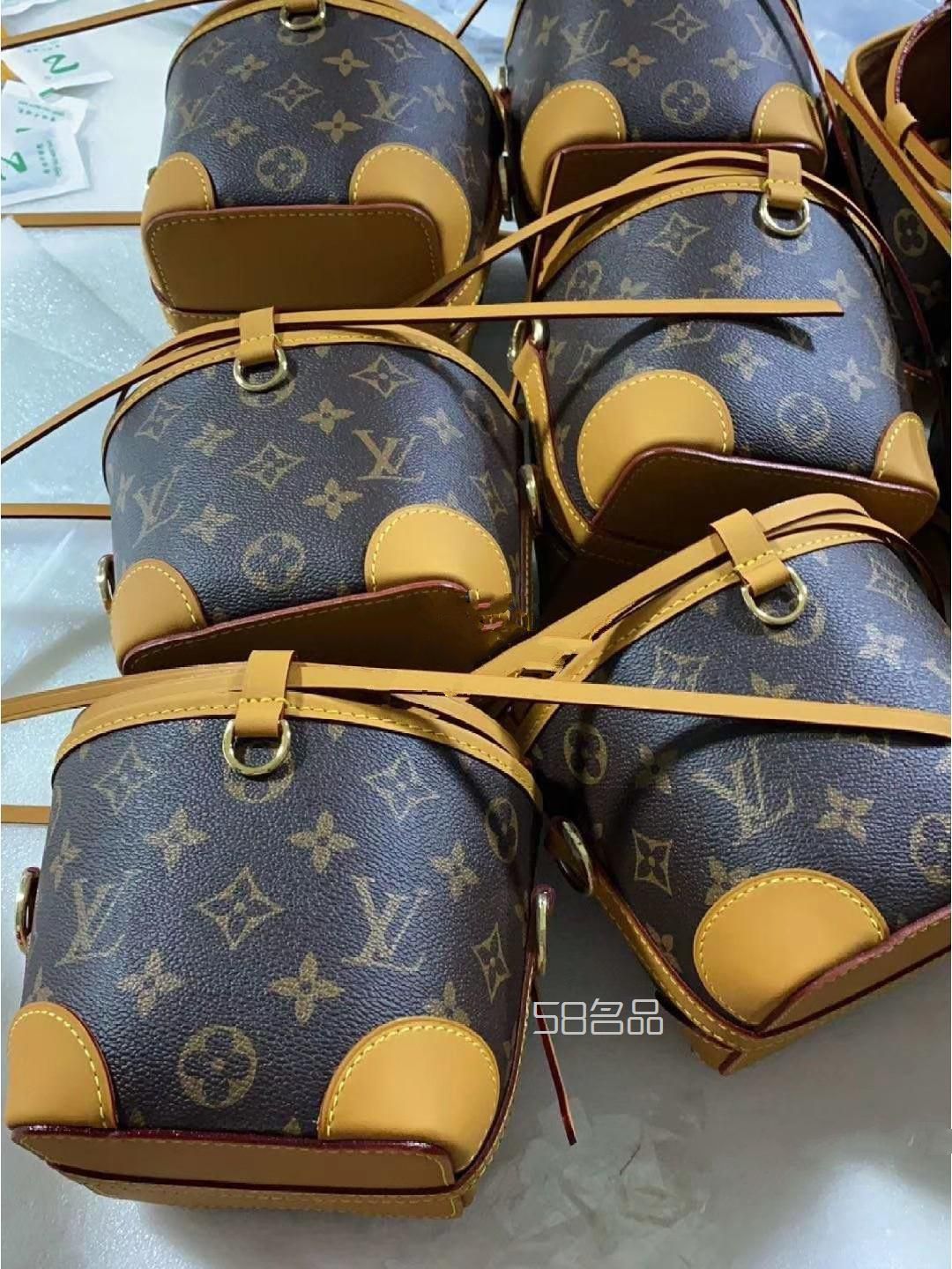 lv新款餃子包入,lv33彩錢包價格_1