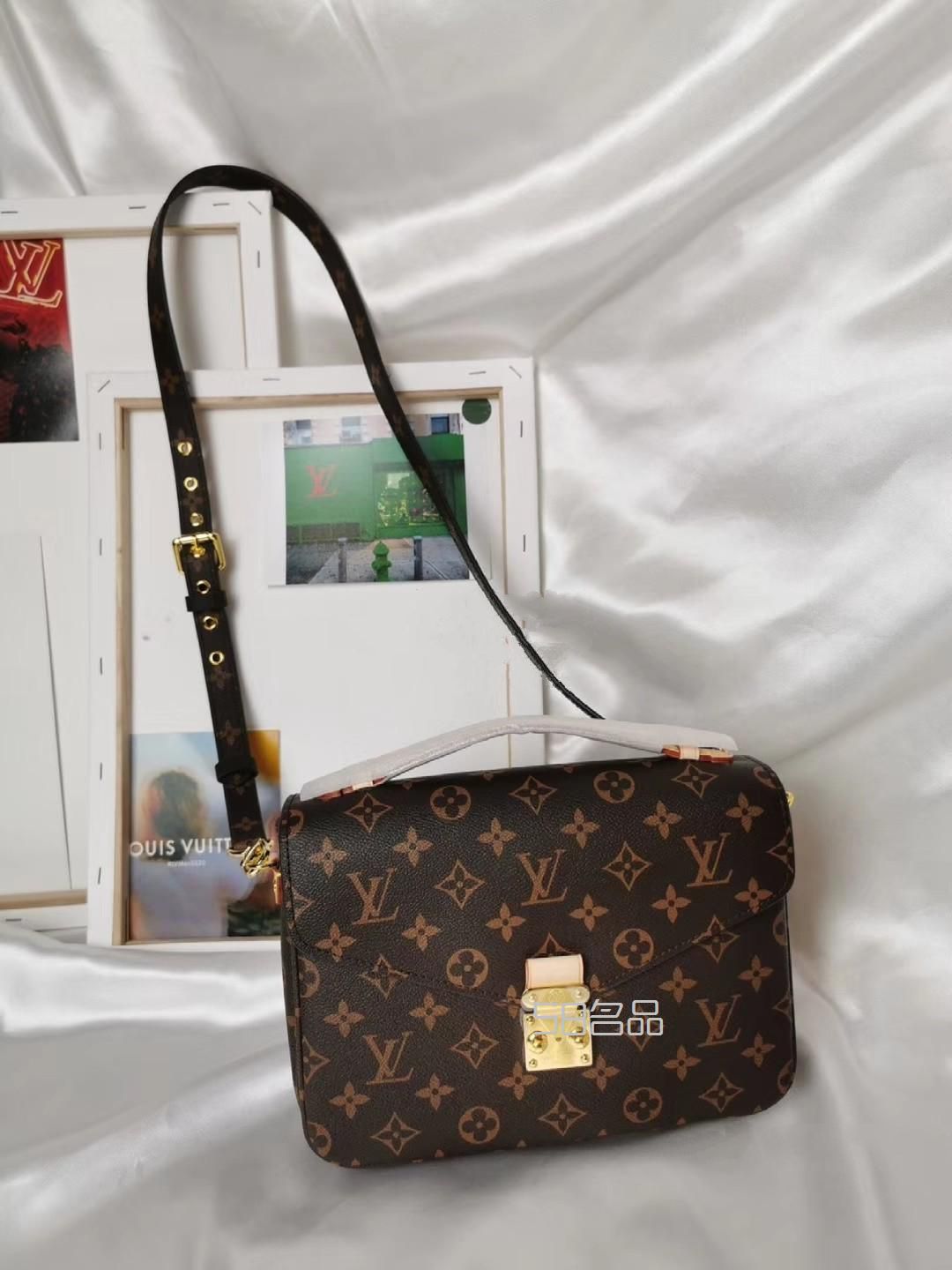 lv每日分享一款之經(jīng)典款郵差包簡單大氣,lv speedy 款式_1