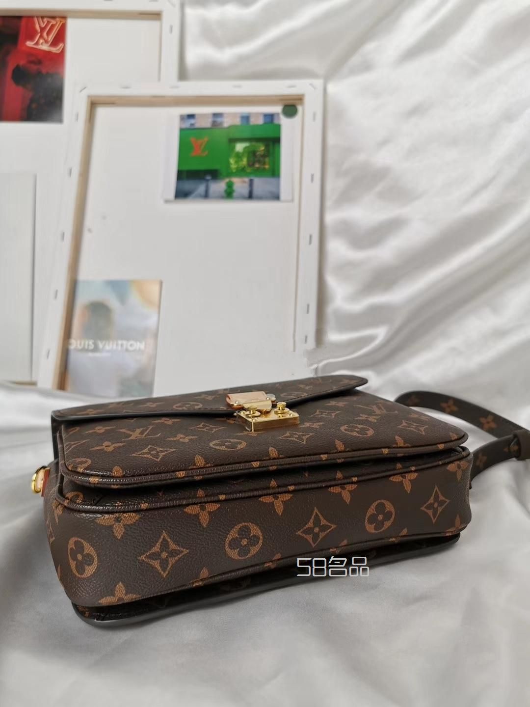 lv每日分享一款之經(jīng)典款郵差包簡單大氣,lv speedy 款式_18