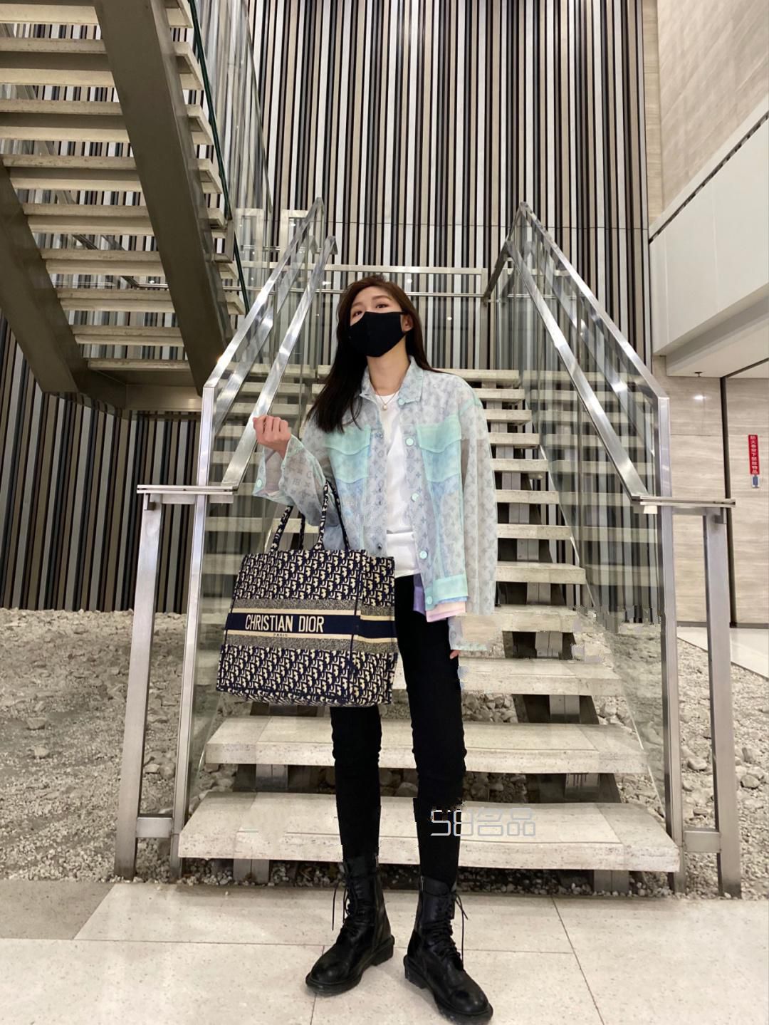 LV馬卡龍外套迪奧包包Ann馬丁靴,lv錢包掉皮_1