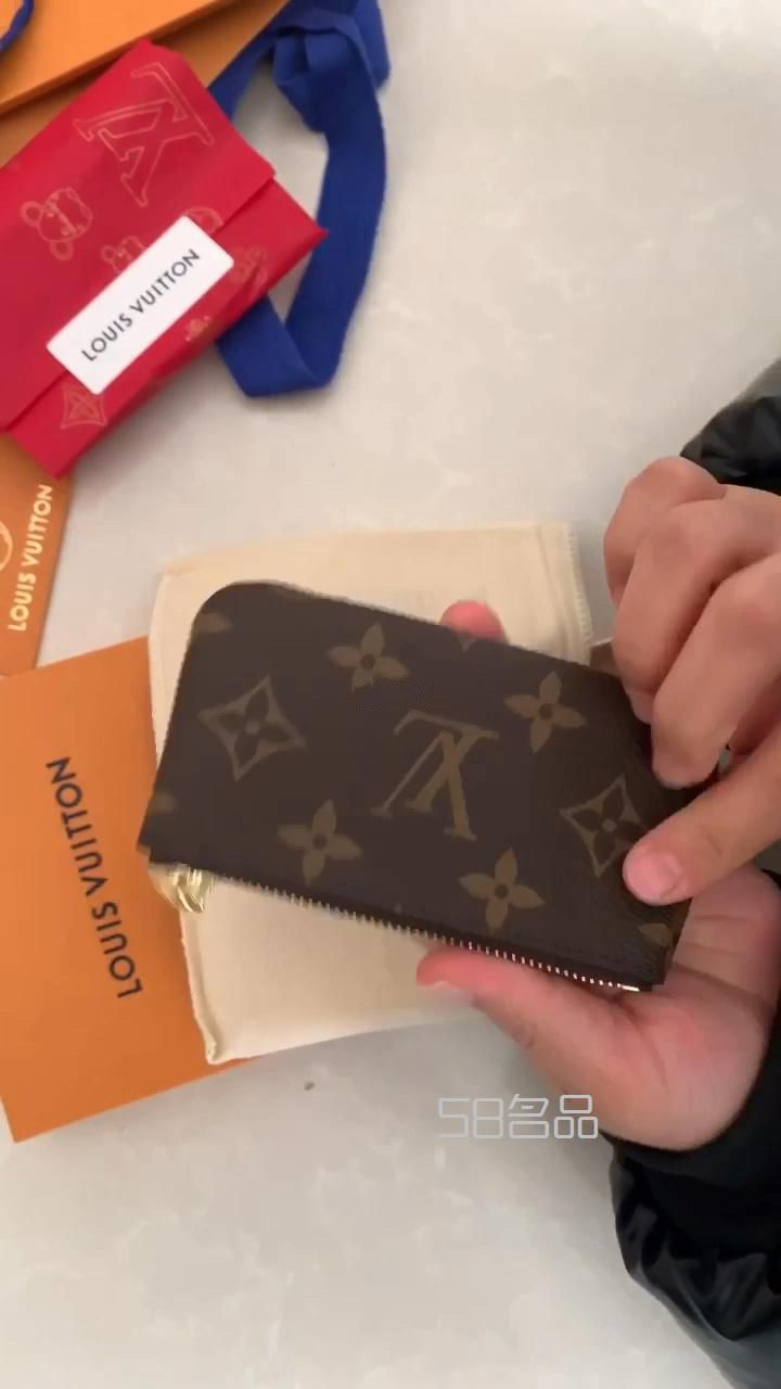 LV老花鑰匙零錢包 單手抖抖抖開箱,lv印花錢包_1