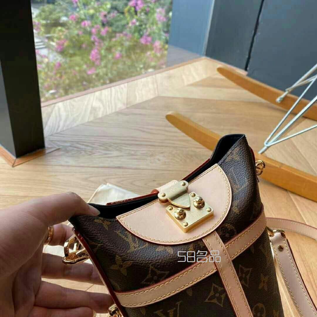LV duffle限量款薯條包,lv皮帶扣磨損_12