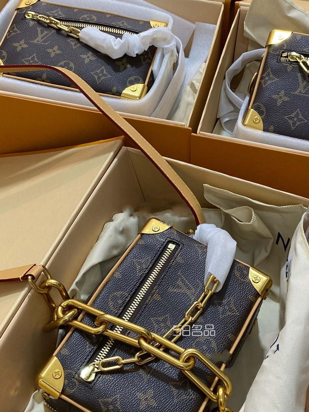 lv2020新款 mini soft trunk軟盒子包,lv v型項(xiàng)鏈多少錢_10