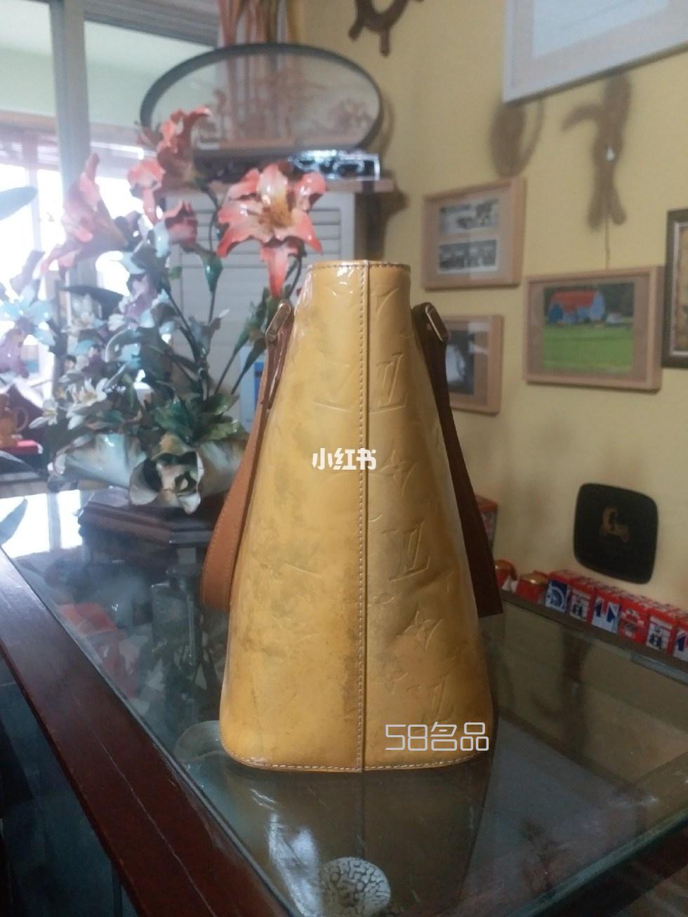 lv薇薇安包可惜了漆皮有暈色頂級(jí)大牌的設(shè)計(jì)感超好lv特有的拉鏈頭很美,lv老花櫻桃紅_12