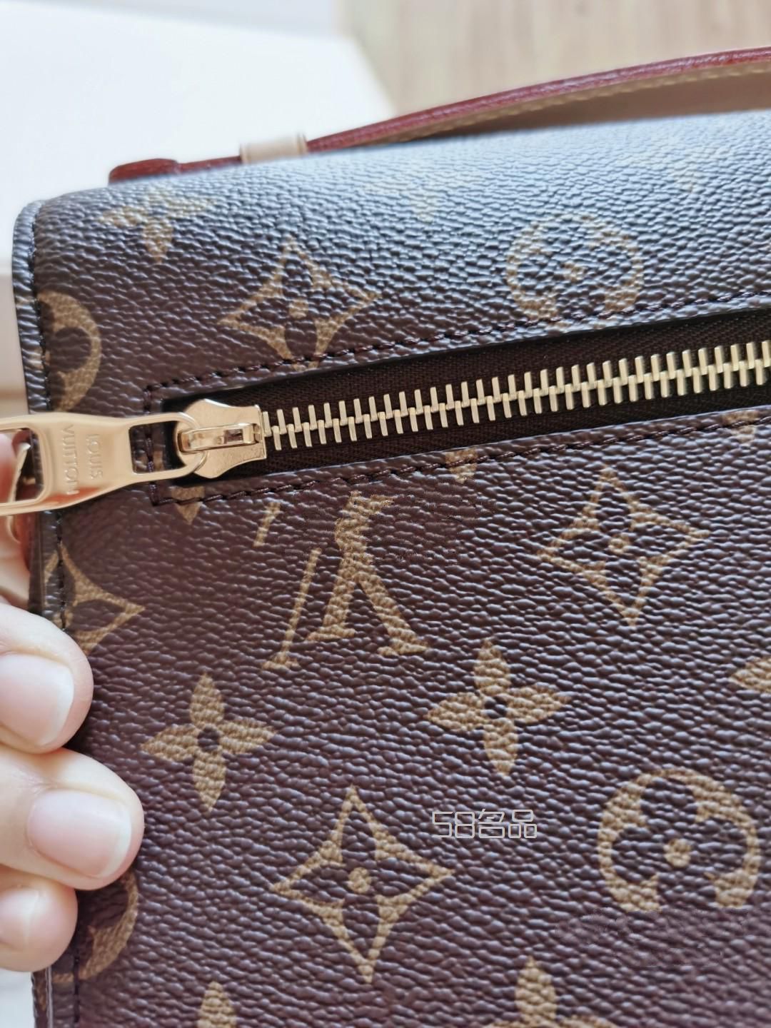 躲不開(kāi)的LV郵差包,salvatore ferragamo包_14