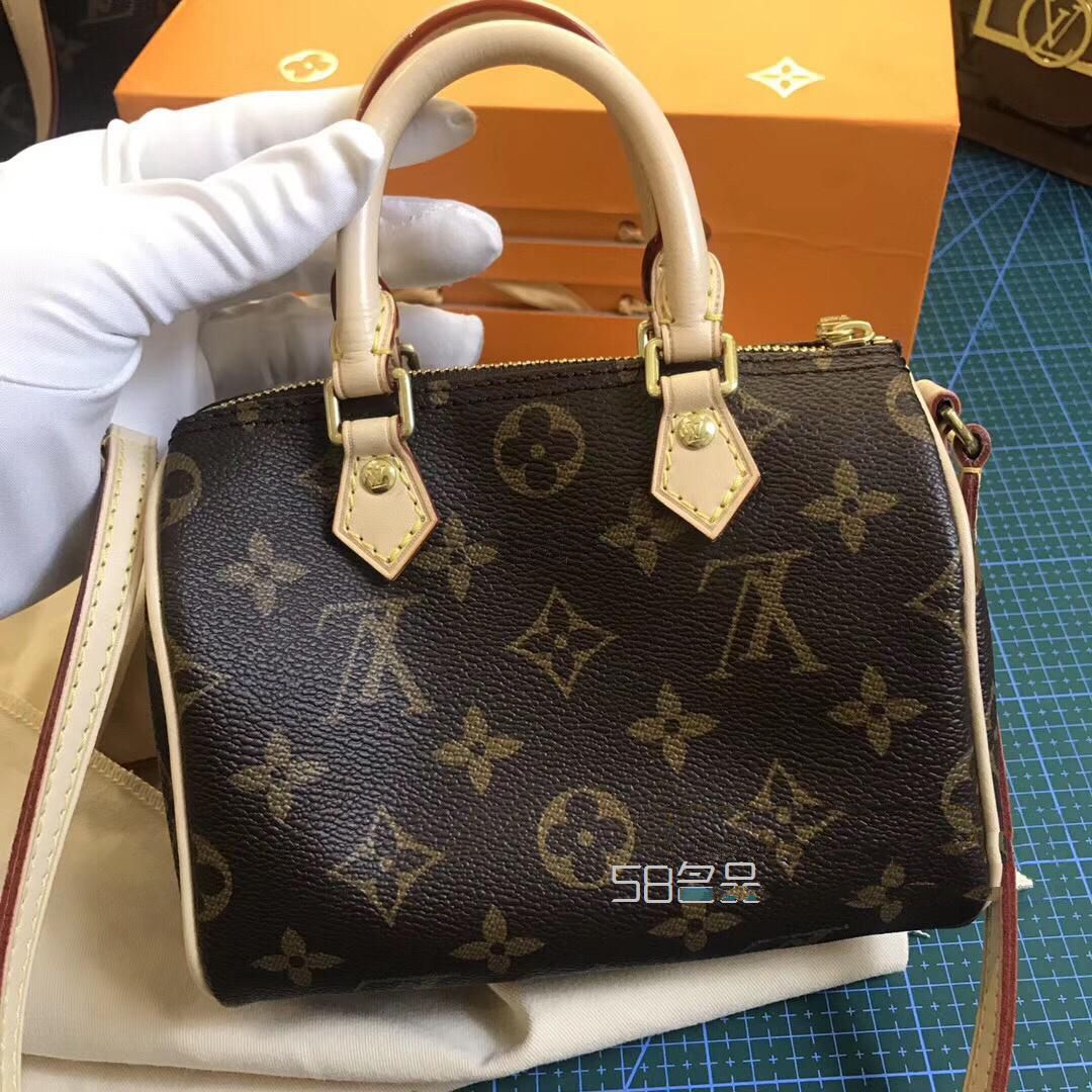 LV這個(gè)小枕頭包真的很適合夏天穿著小裙子背既小巧又可愛愛了愛了。小仙女必,lv2016走秀包_3