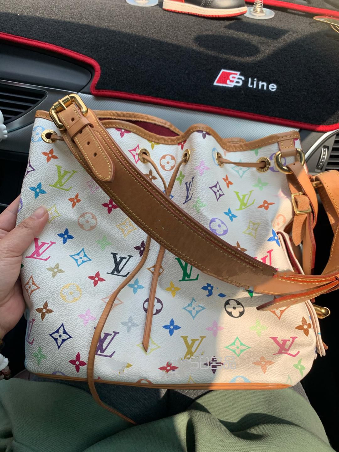 LV白三彩水桶包,lv經(jīng)典款老花單肩包_3