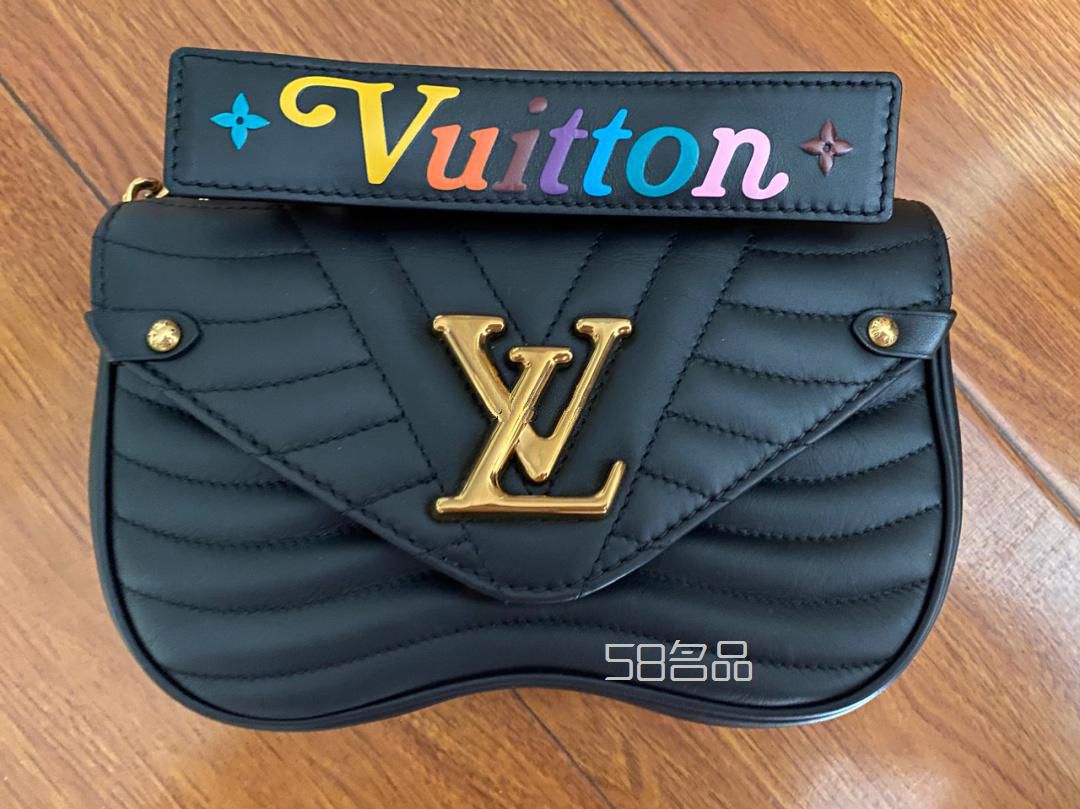 LV new wave 小號(hào) 俗稱(chēng)屁股包～ 小號(hào)容量太小了真的感覺(jué)裝不下東西了后悔沒(méi),正品lv男士錢(qián)包官網(wǎng)_1