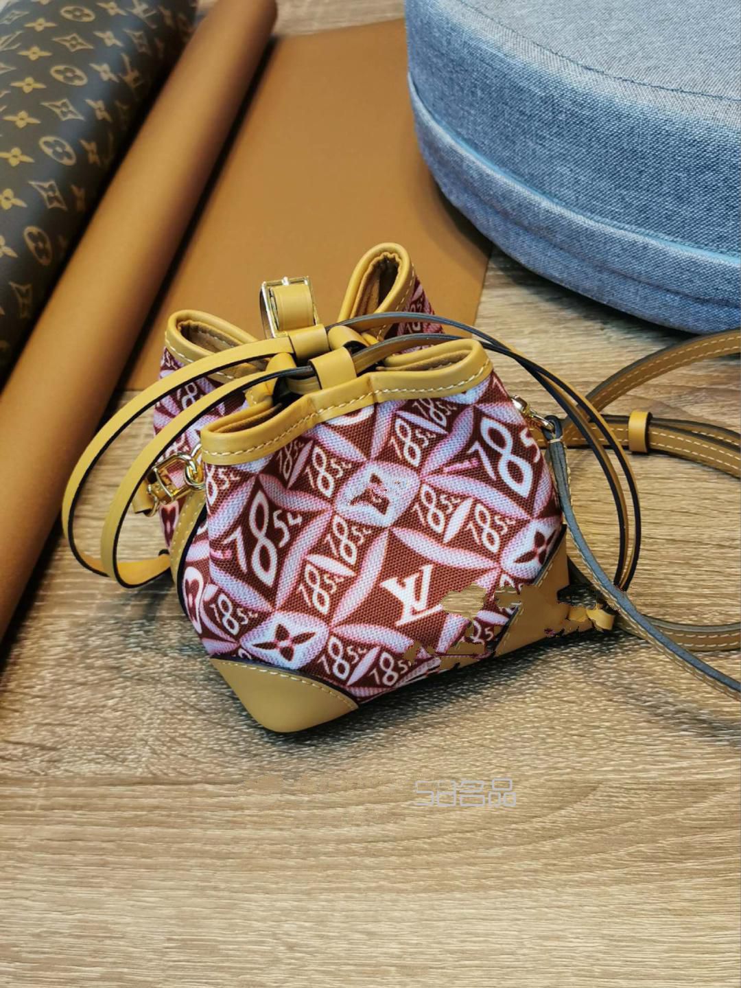 LV 路易威登 Louis Vuitton 2020新款走秀mini包,lv豆豆錢(qián)包國(guó)內(nèi)專(zhuān)柜價(jià)_10