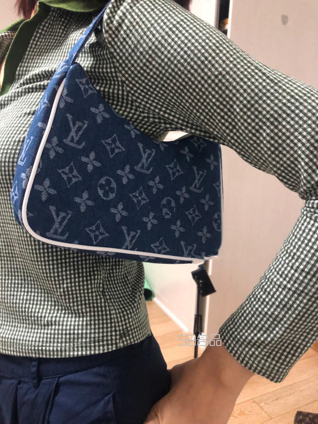 美哭！甜酷辣妹必備LV老花hobo包平價(jià)替代,lv限量版女包_10
