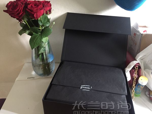 香奈兒包c(diǎn)f 黑金 小號(hào)和中號(hào)的對(duì)比大小照片_9