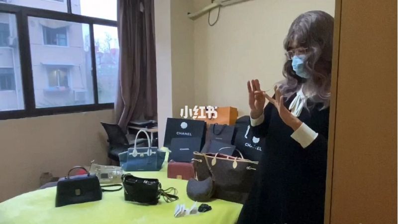 居家防疫老公憋瘋了！自嗨開了家奢侈品店_1