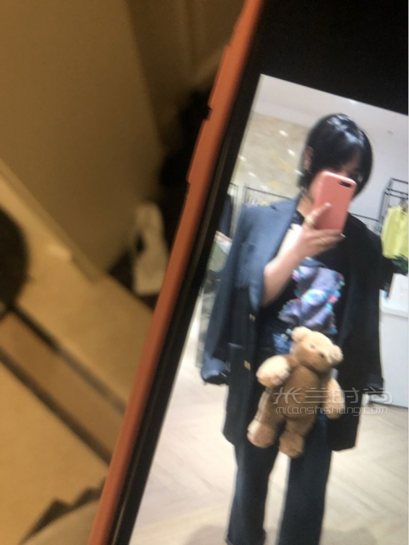 這是一個(gè)四十多歲女人剛給自己買的包_3