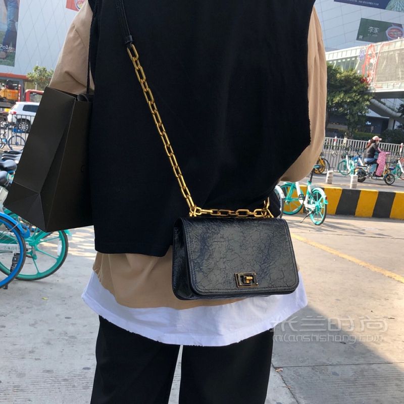 小ck新款鏈條包 冬天去哪玩_1