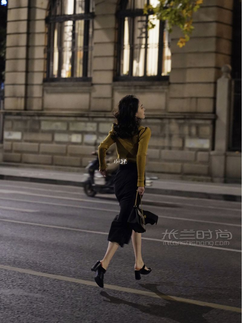 曼徹斯特黑夜 復古優(yōu)雅穿搭_6