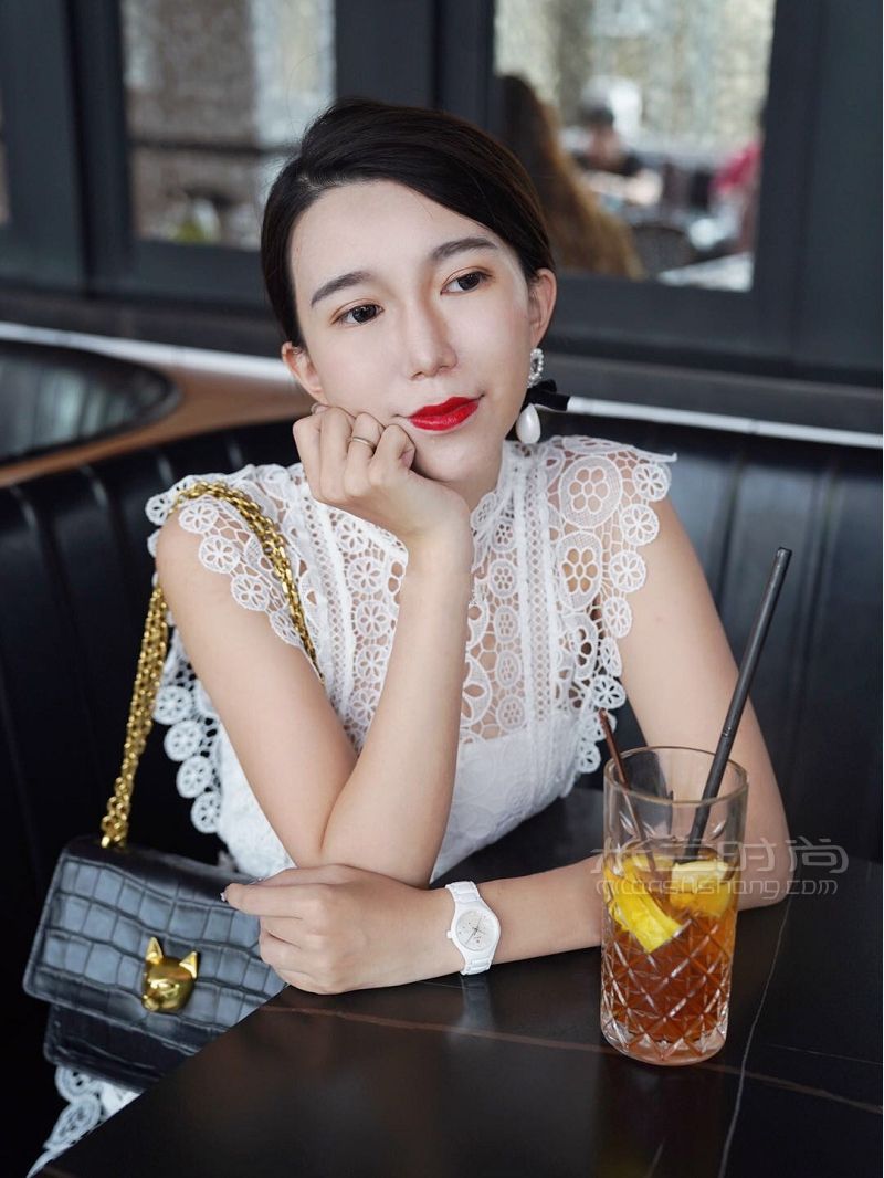 夏日穿搭推薦時尚又精致的白色百搭手表_5
