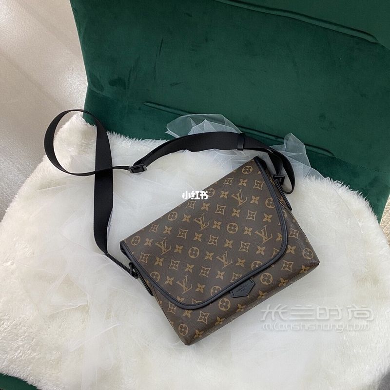 LV新款中性風(fēng)郵差包-路易威登怎么樣-斜挎包_5