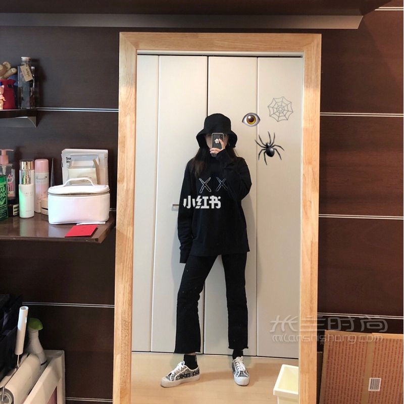 嘻嘻我又來(lái)更新了 明天就要回家了好開(kāi)心 Uniqlo  kaws-comme_5